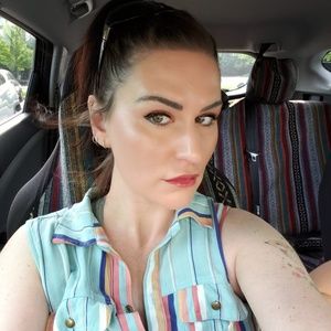 Meet your Posher, Leslie